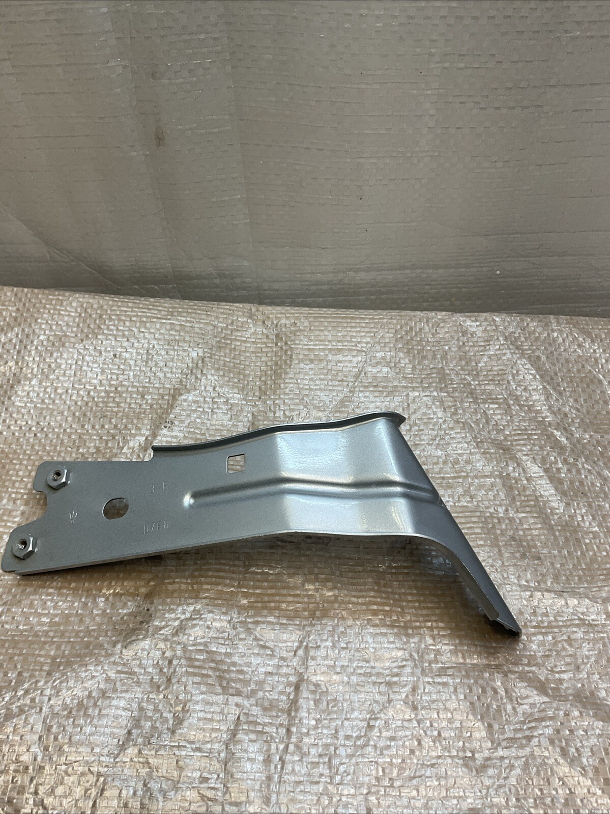 14-23 MASERATI QUATTROPORTE DRIVER LEFT FRONT FENDER BRACKET SUPPORT MOUNT OEM