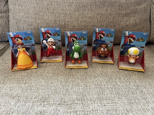 World of Nintendo Super Mario Daisy Yellow Toad Goomba Green Yoshi Mario 2.5"
