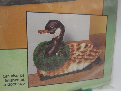 Vintage Bucilla Plastic Canvas Kit 61046 Canada Goose Mailholder Doorstop NIP - Picture 4 of 6