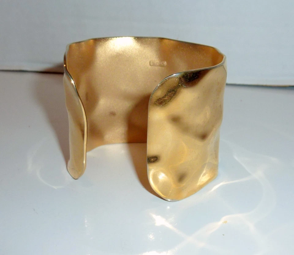 Brazalete Brazalete Brazalete Latón Tono Dorado Martillado - Hermosa Pieza Vintage Moda Foto 3 de 4