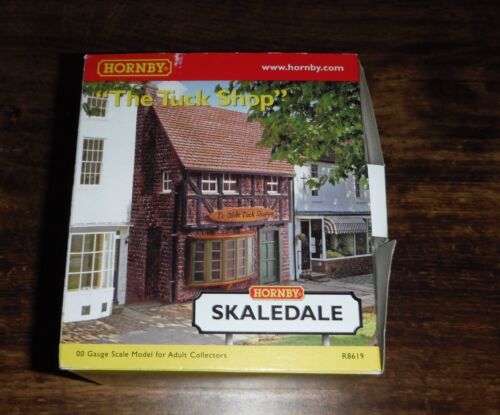 Hornby OO Gauge Skaledale R8619 The Tuck Shop