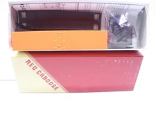 RED CABOOSE -REEFER UNDECORATED W/ WOODEN HATCHES - HO SCALE KIT