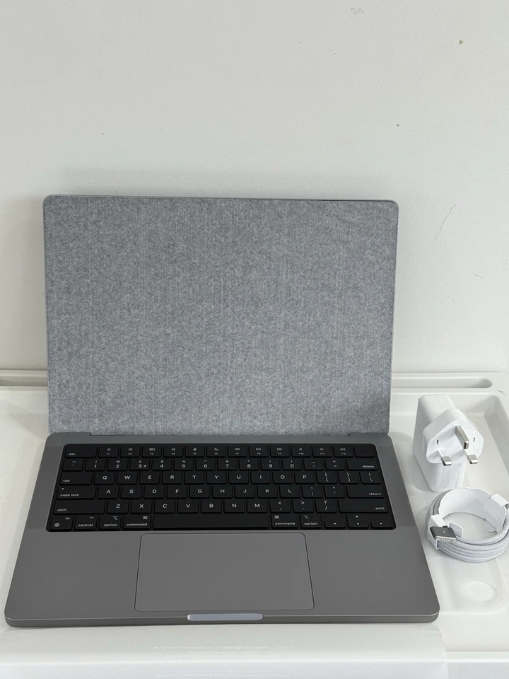 MacBook Pro 14-inch (2023) Apple M3 8-core  10-core GPU 8GB RAM SSD 1TB A+ Grade - Image 3 of 4