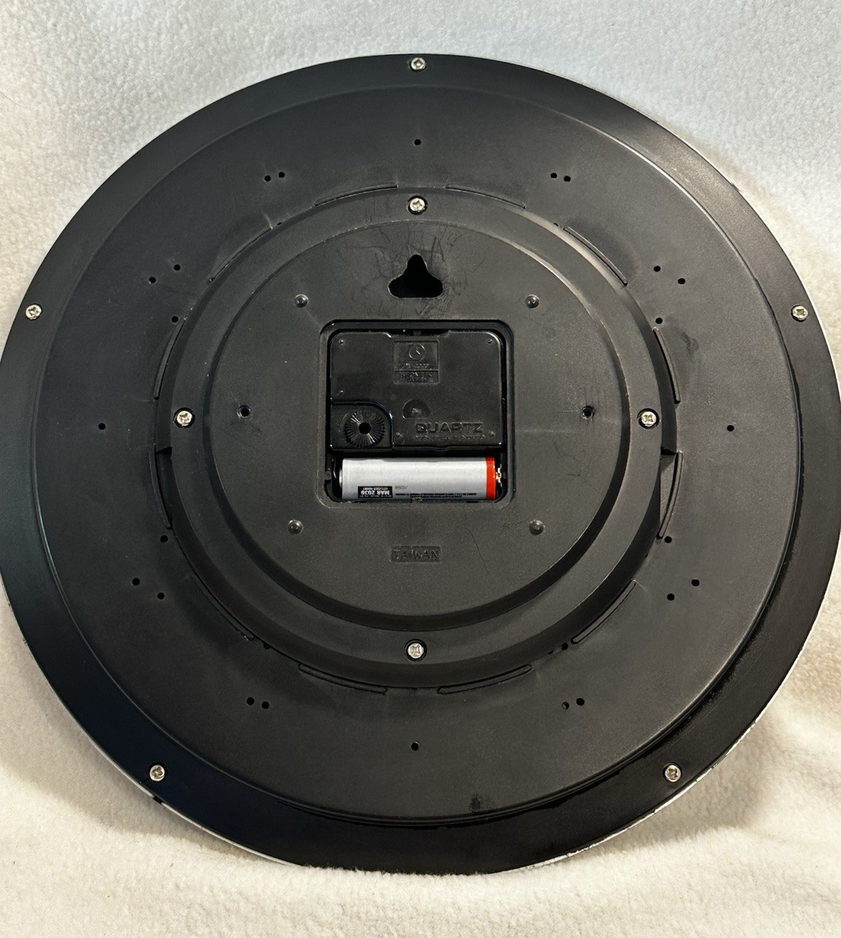 Vintage 11 Inch ROULETTE WHEEL ELECTRIC WALL CLOCK with New Battery