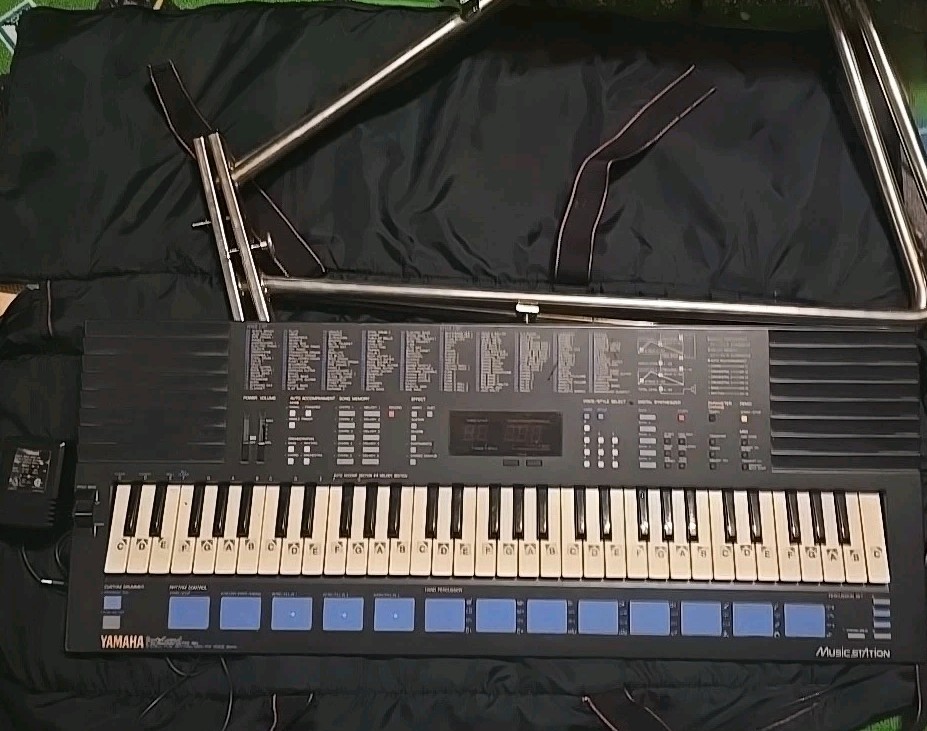 YAMAHA PortaSound PSS−680 Yamaha Portasound PSS-680 FM Synthesizer Keyboard Voice Bank