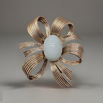 CINER Designer Gold Tone Bow Prong Set Mint Green Cabochon Brooch Hollywood