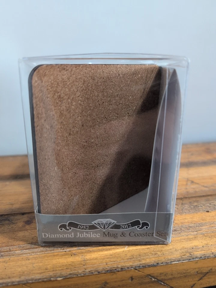 JUEGO TAZA Y POSAVASOS JUBILEO DIAMANTE REINA ISABEL II 2012 NUEVO Foto 3 de 4