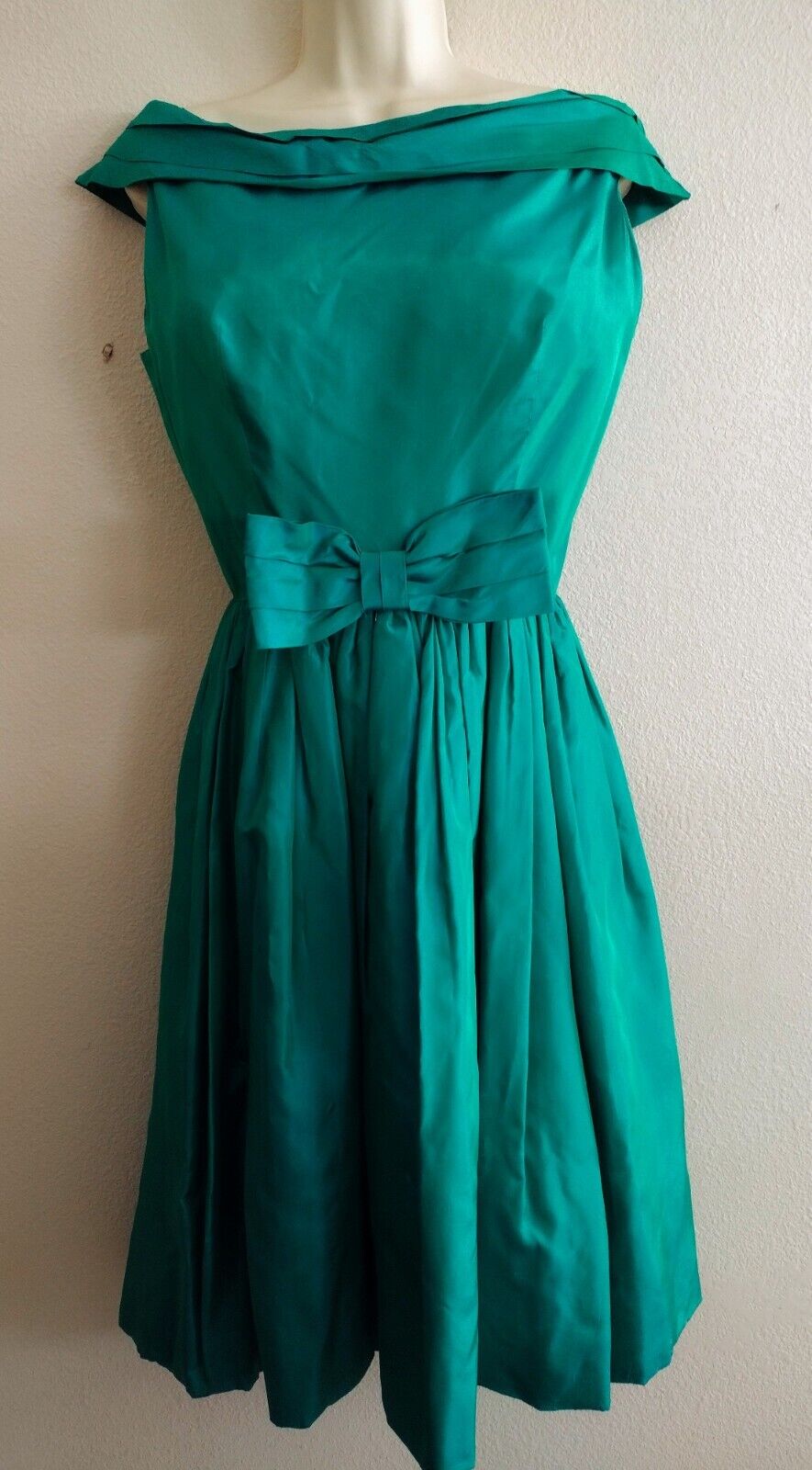 Vintage 1950s Green Silk Taffeta Cocktail Dress - image 1