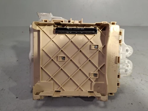 63583367 Caja Reles/Fusibles para TOYOTA AURIS (E18) * 2014 113176 - Imagen 7 de 7