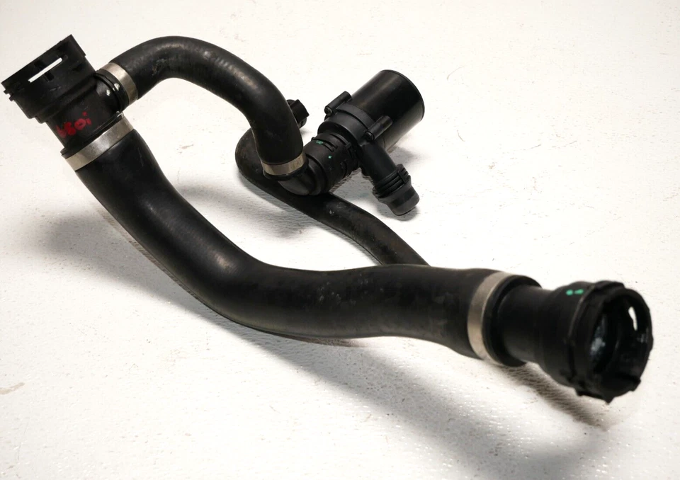 Bomba de agua auxiliar secundaria adicional con manguera de línea de refrigerante OE BMW E60 E63 E64 Foto 3 de 4