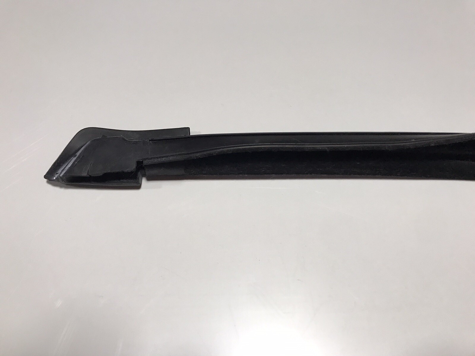 LAMBORGHINI MURCIELAGO LP640 ROADSTER LEFT DOOR WINDOW RUBBER SEAL OEM 417837566