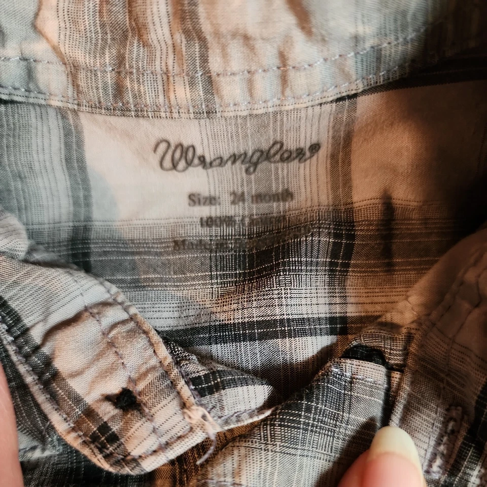 Mameluco de una pieza con botones a cuadros Wrangler 24M para niños Foto 3 de 4