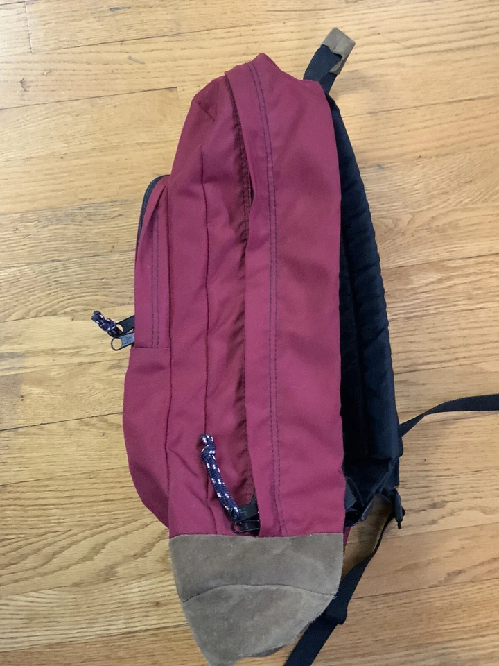 Mochila de Colección Jansport EE. UU. Granate Gamuza Cuero Parte Inferior Bolso para Libros Paquete de Día Usada en Excelente Condición Foto 4 de 4
