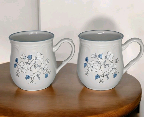 2 The Covington Edition Avondale Steingut Blumen Kaffeebecher Japan Blau Weiß