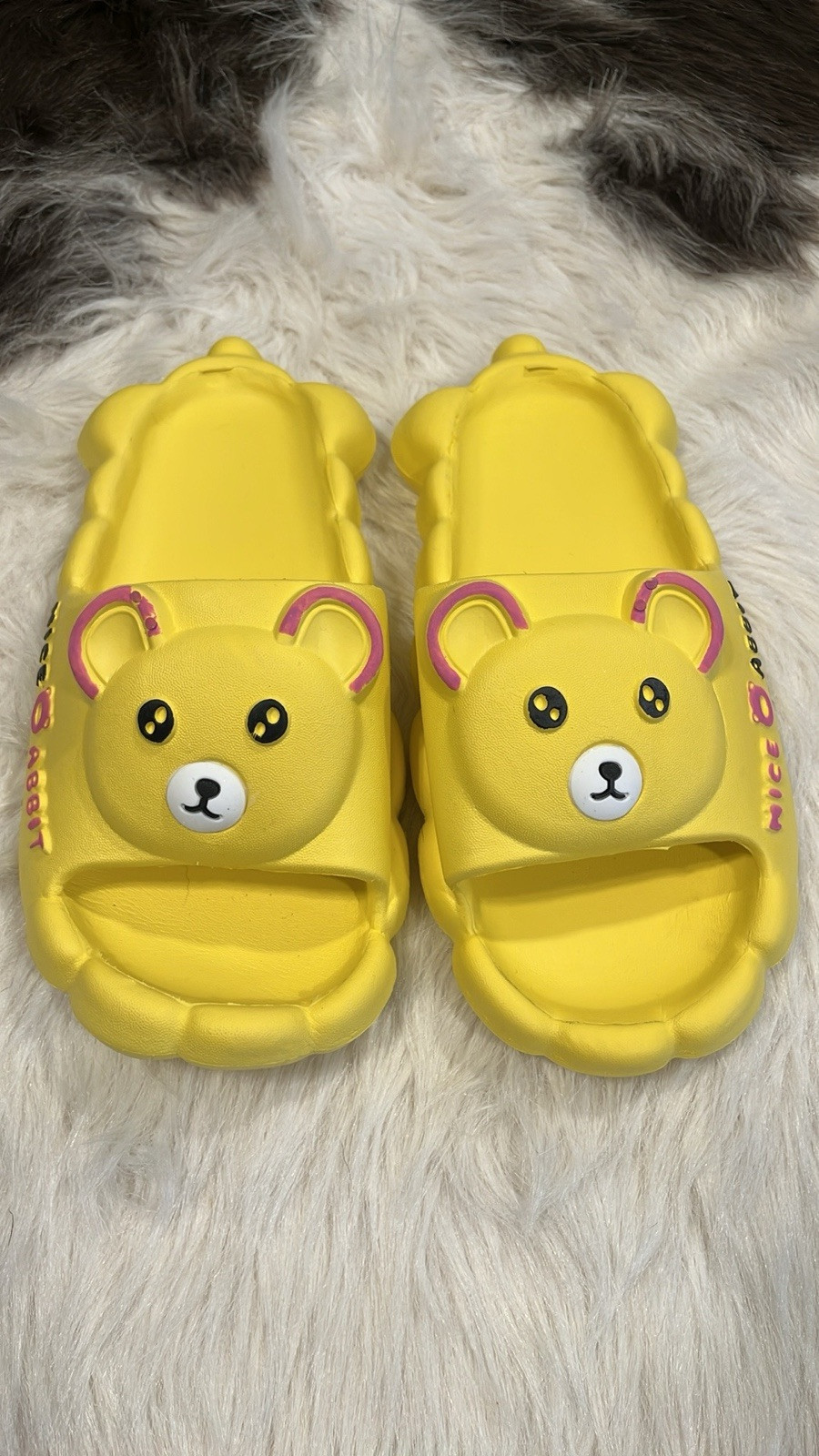 PANTOFOLA D’ORO Ciabatta gialla carina cartone animato per ragazze nuova senza etichette taglia 40EU adatta meglio nella taglia 6 6 5US