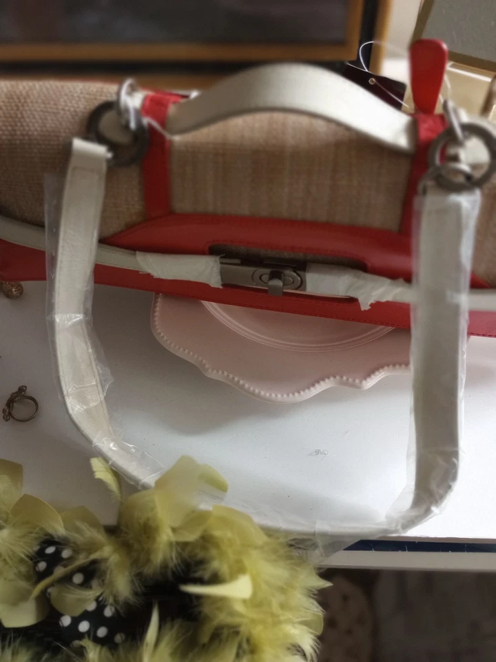 Bolso de Mano BCBG Max Azria Rectángulo con Borde Rojo Correas Blancas Foto 3 de 4