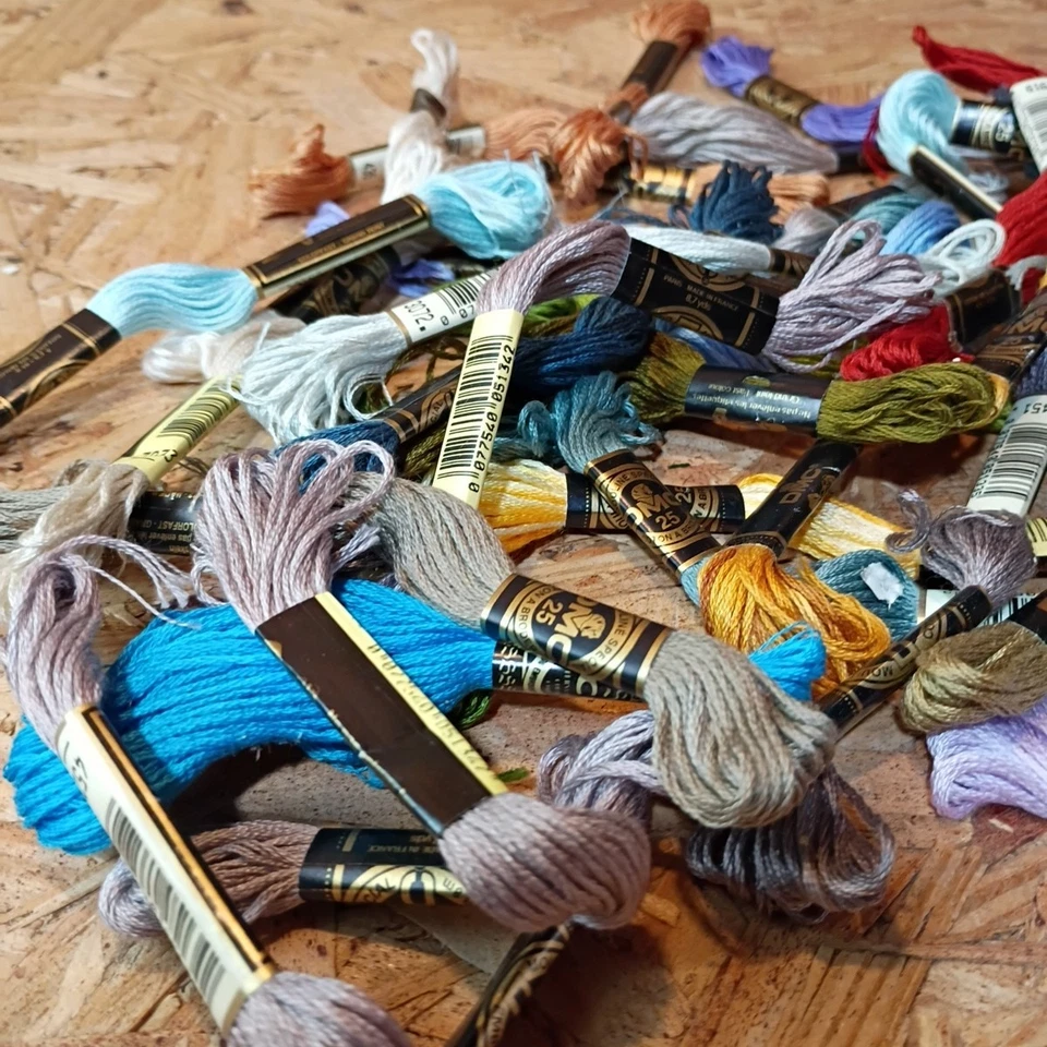 Lot Of (30) Vintage DMC strand linen floss hardanger/needlepoint/cross-stitch 04 - Image 3 of 4