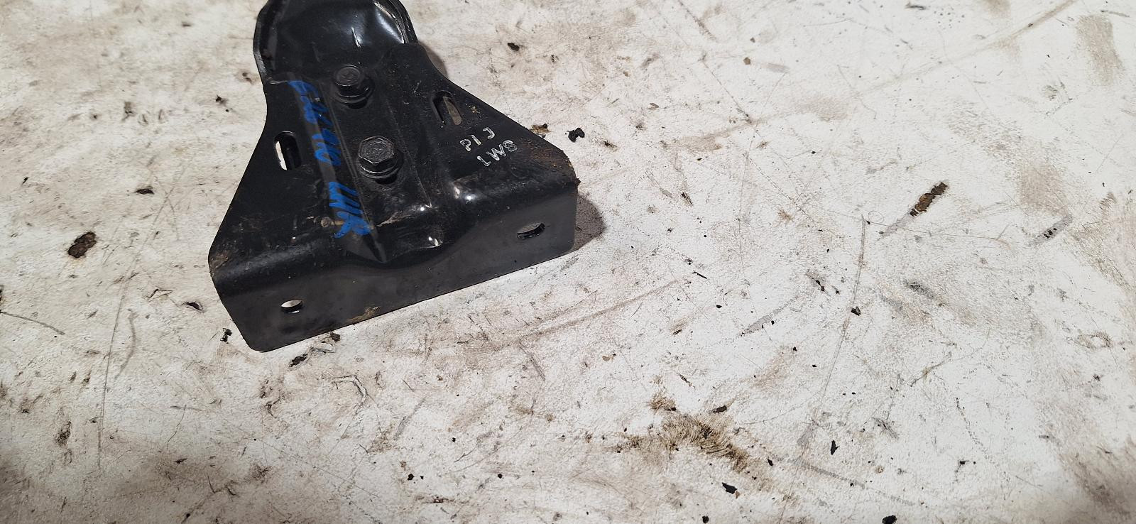 Hyundai ILoad Left Rear Upper Door Roller TQ 11/2007-03/2021 - thumbnail 3