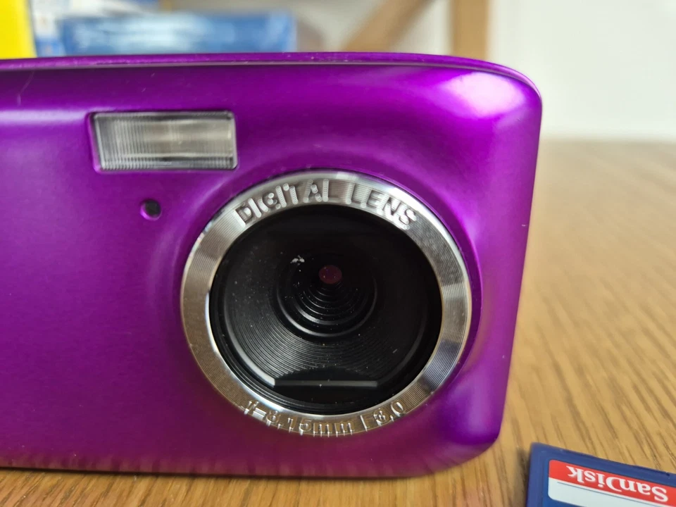 Vivitar Vivicam E128 with 8GB Memory Card - FOR PARTS - Image 2 of 4