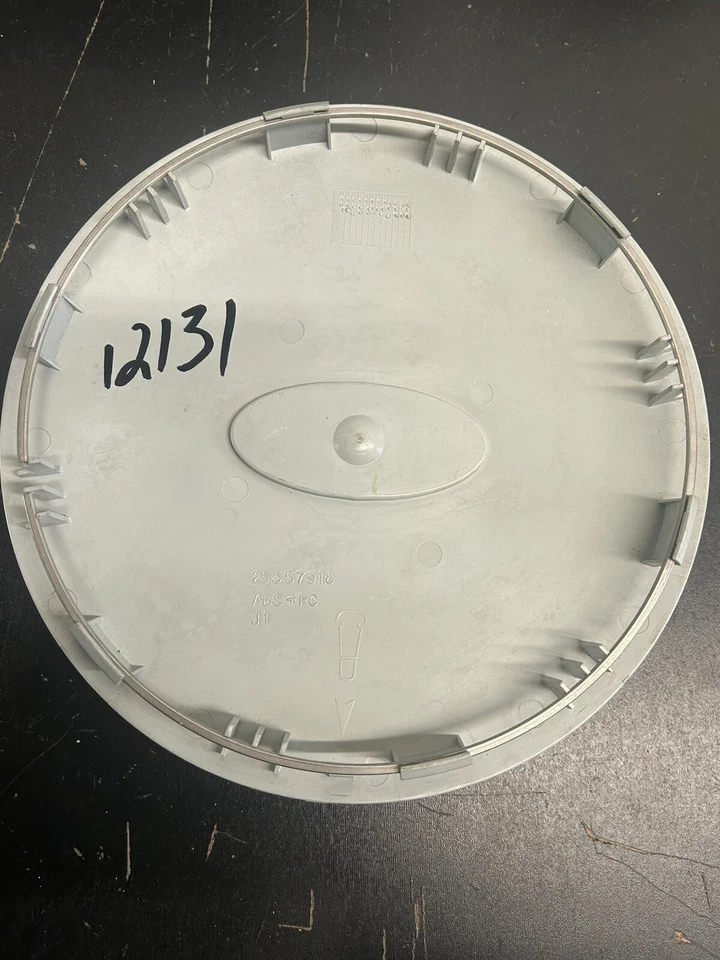 25557918 1995-1997 Buick Riviera OEM tapa central plástico plateado (1) Foto 2 de 3