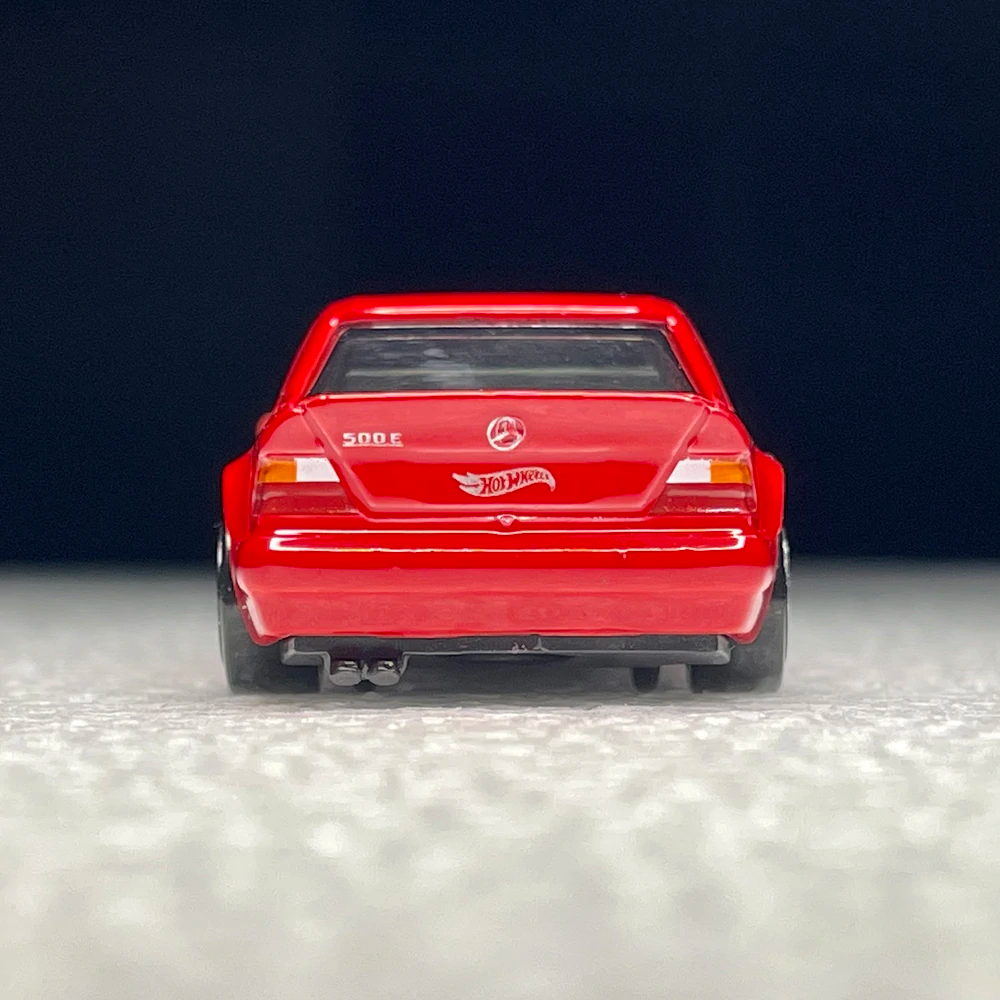Hot Wheels Red Mercedes-Benz 500 E Kid Diecast Model Toy Car HCT95