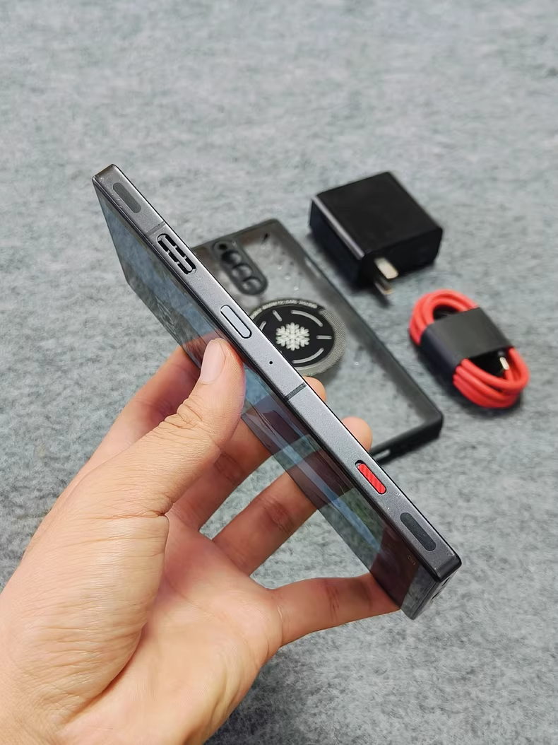 中兴 nubia RedMagic 8 Pro Android 13 Game Phone 5G 12+256GB