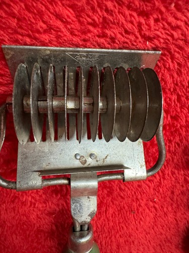 Vtg ACME Pasta Noodle Cutter Slicer with Green Wooden Handle - Picture 3 of 4