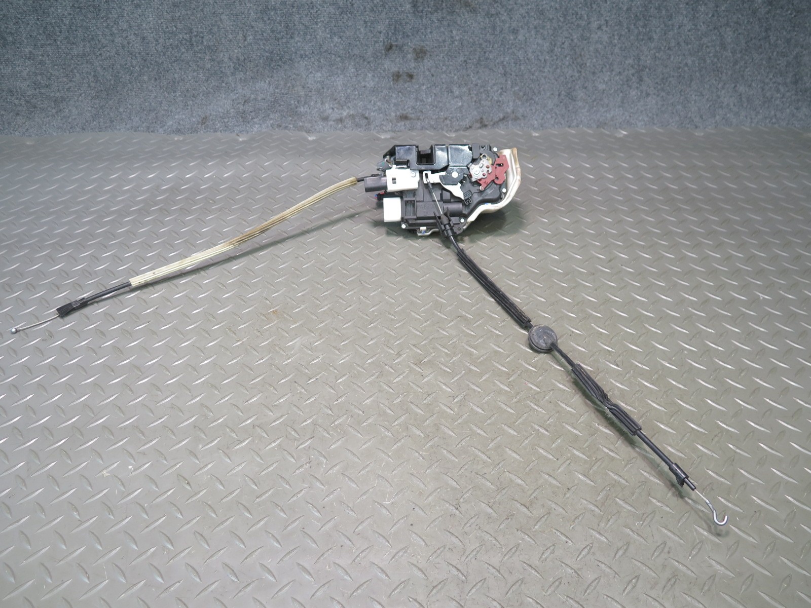 2006-2012 BENTLEY CONTINENTAL FLYING SPUR FRONT LEFT DOOR LOCK LATCH ACTUATOR