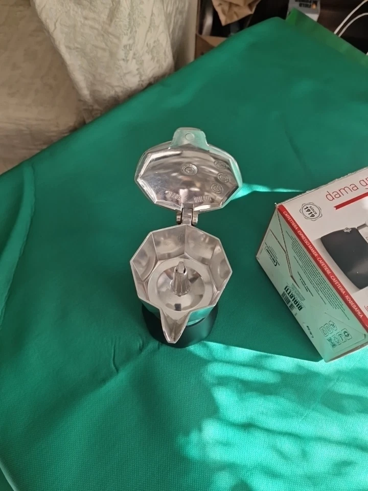 Bialetti Moka Express 3 Tazze Caffettiera Moka in Alluminio - Argento - Immagine 4 di 4