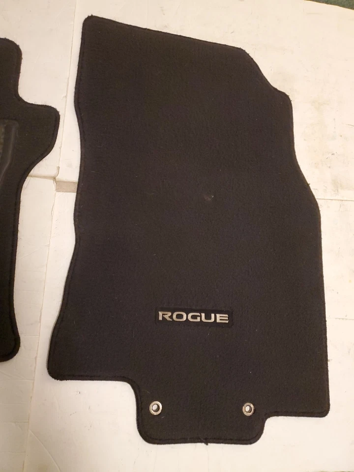 Alfombrillas negras delanteras izquierda y derecha Nissan Rogue 2017-2021 OEM BONITAS Foto 3 de 4