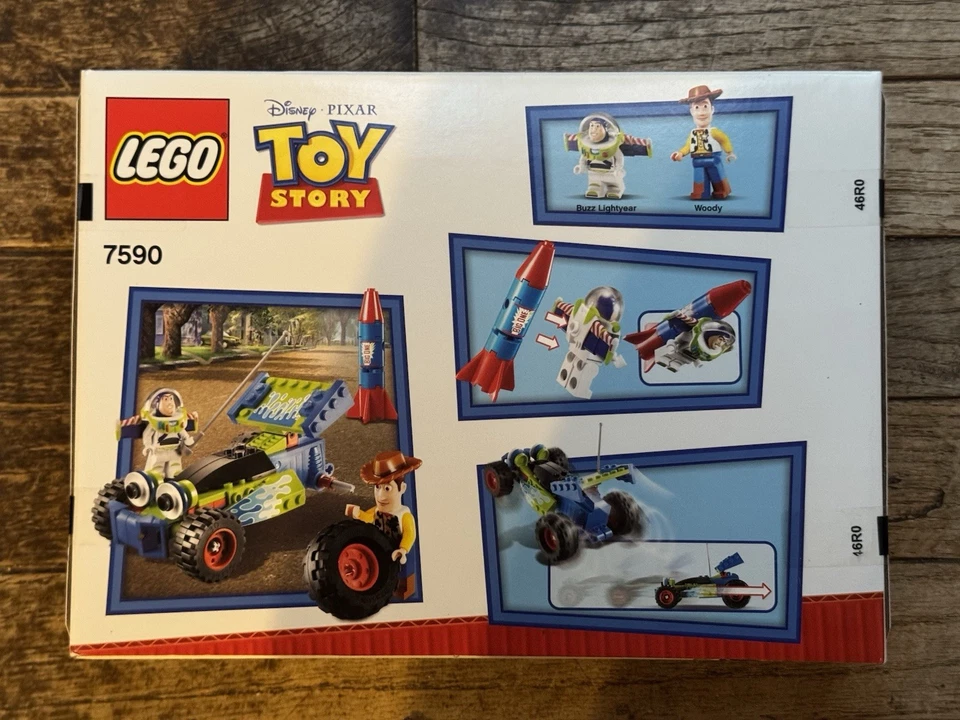 LEGO Toy Story Woody y Buzz al Rescate 7590 Retirado TOTALMENTE NUEVO Disney Pixar Foto 2 de 4