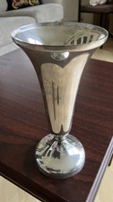 Walker & Hall Silver Plated Vase weighs 870g