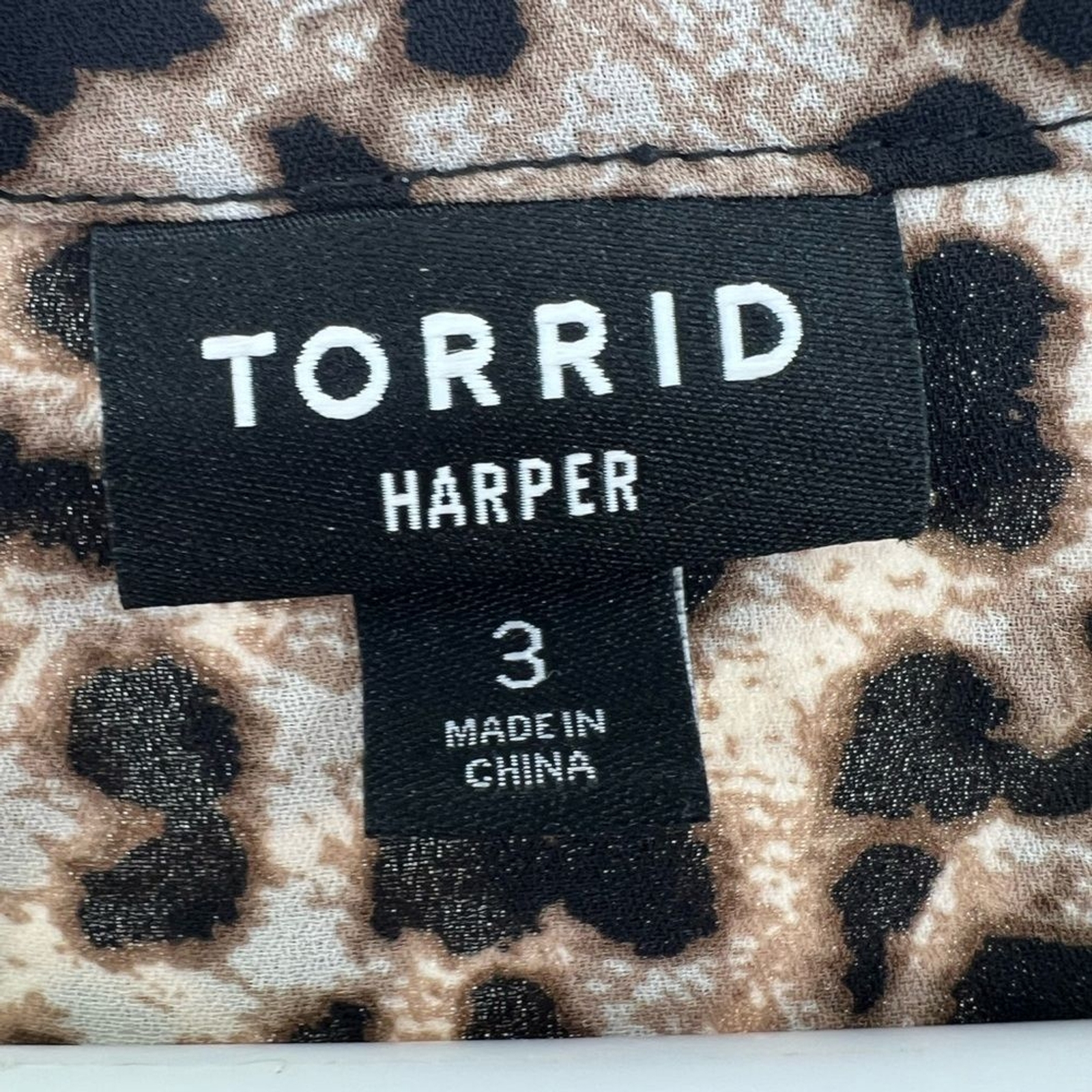 Torrid leopard 3 plus split neck roll-tab sleeves… - image 8