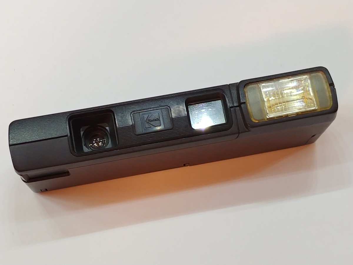 Vintage Kodak Ektralite 10 Camera 110 Film Point Shoot Flash