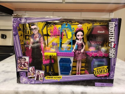 Monster High Monster Family Vampire Kitchen Playset W/ Draculaura & Dracula
