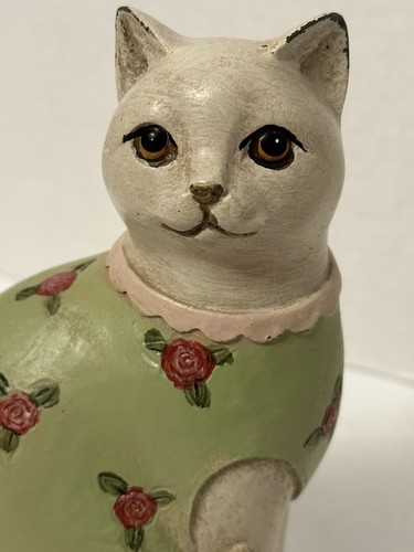 Statuina 6 pollici gatto bianco molto invecchiato in maglione verde chiaro rosa fiorito - Foto 2 di 10