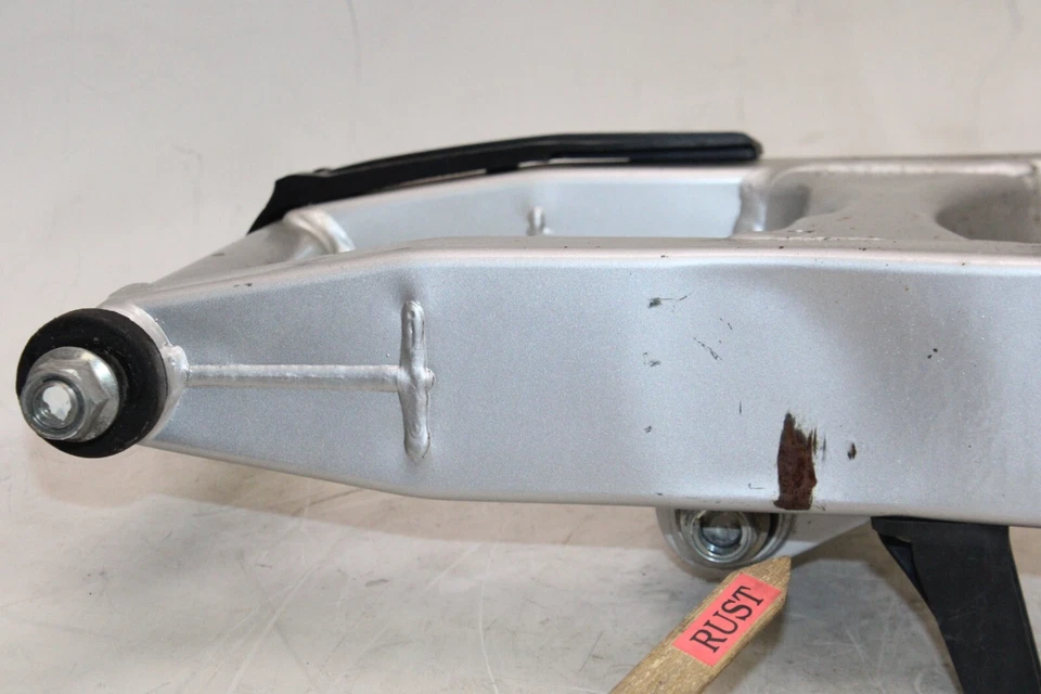 01-06 SUZUKI KATANA 750 GSX750F OEM BASCULANTE TRASERO SUSPENSIÓN TRASERA BRAZO OSCILANTE Foto 2 de 4