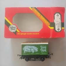 HORNBY R216 BR PRIME PORK12 TON GOODS VAN WAGON E71011 BOXED 