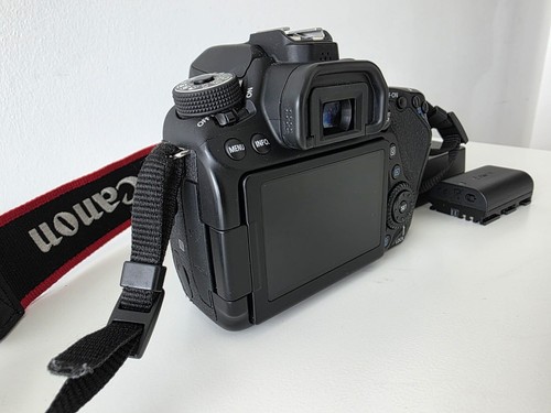 Canon EOS 80D 24.2MP Digital SLR Camera with Charger & battery - Picture 8 of 9