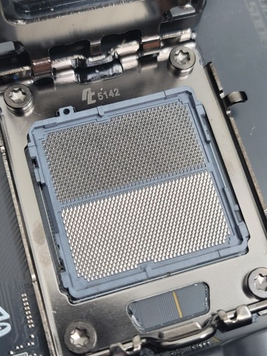MSI X870E Godlike AMD AM5 DDR5 EATX Motherboard -NOT WORKING- - Photo 4/7