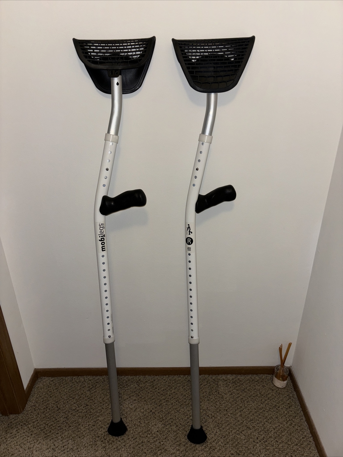 MobiLegs Ultra A300 White Universal Crutches Adjusts 4'9" 6'4" to