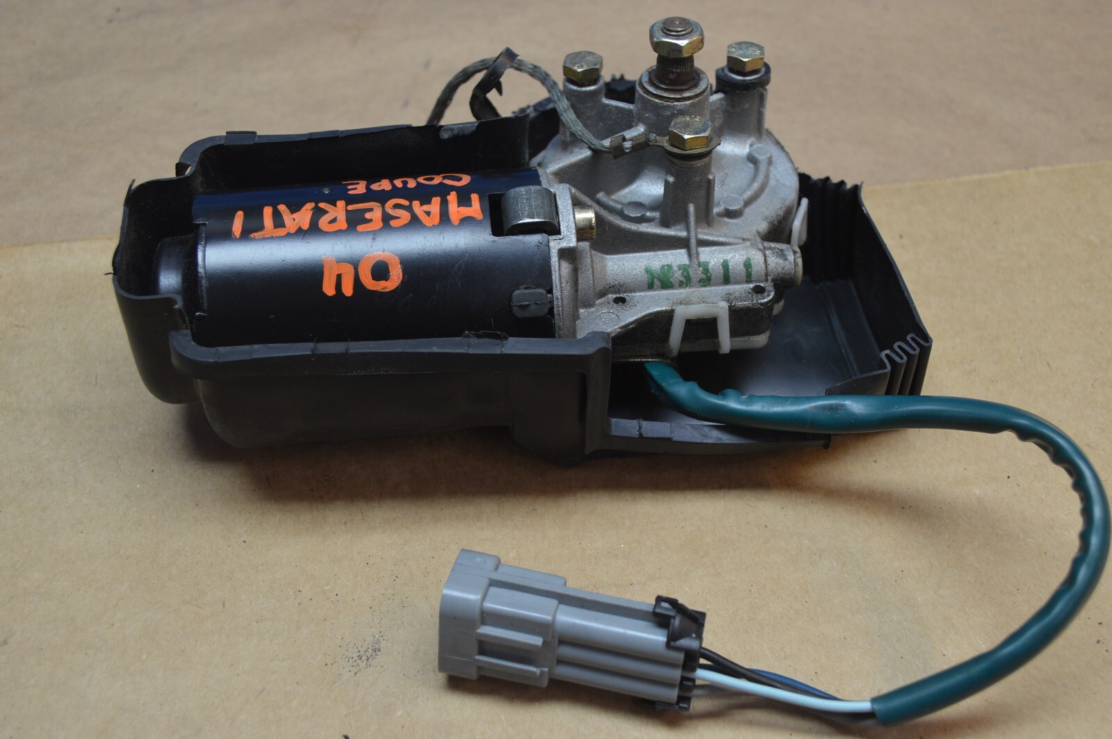 2004 M138 MASERATI GT COUPE DENSO WINDSHIELD WIPER MOTOR ASSEMBLY