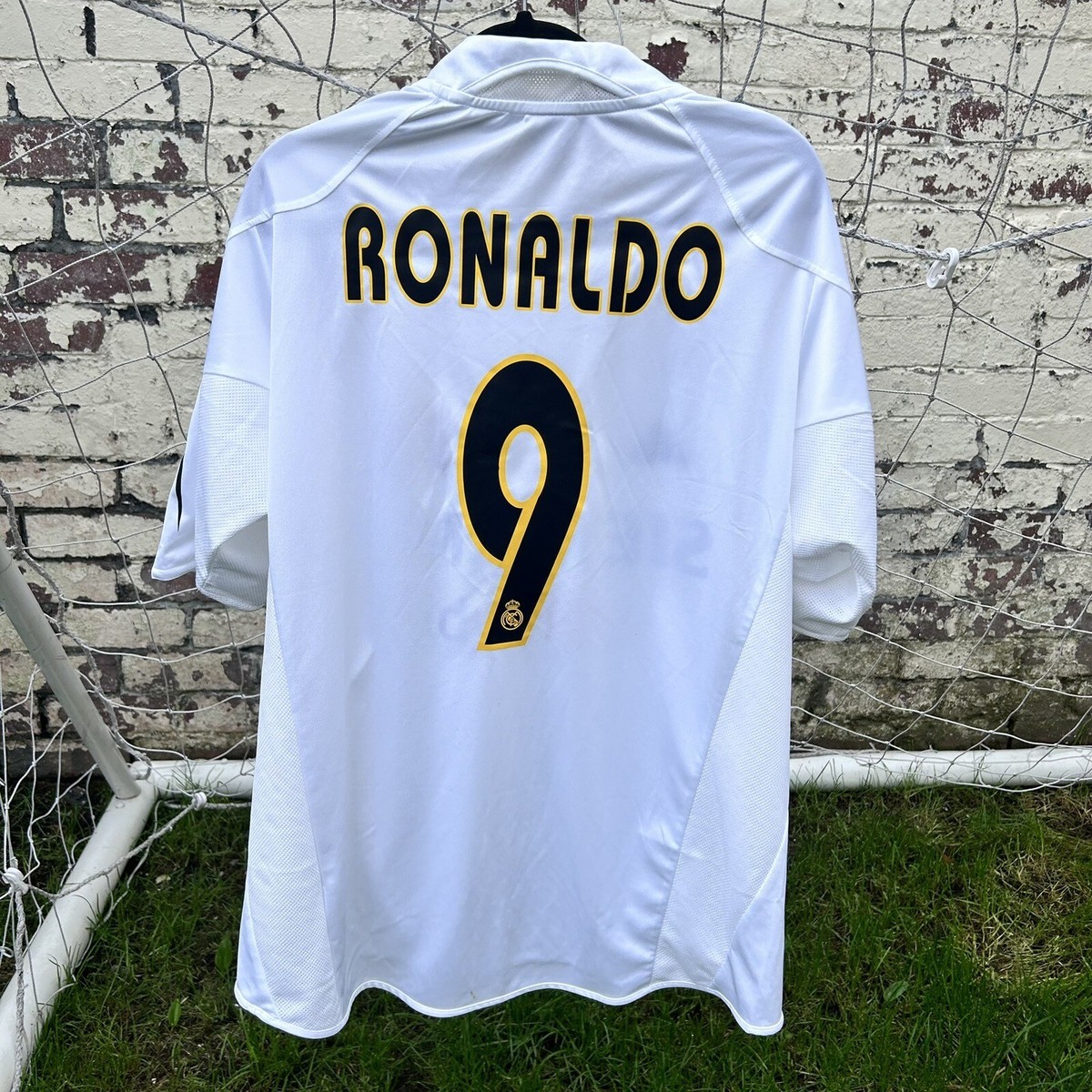 Real Madrid 2004- 05 Home Shirt RONALDO Genuine Classic Football