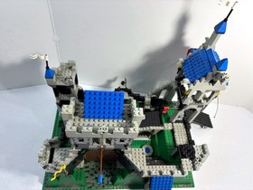 LEGO Castle: Royal Knight's Castle 6090 (1995) See description LOT B