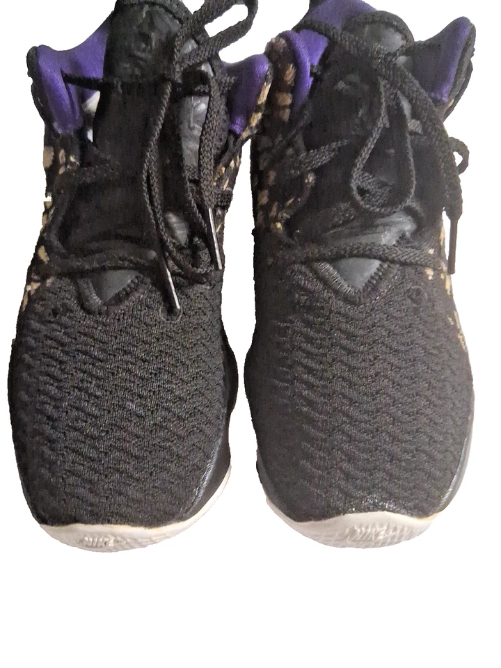 ZAPATOS NIKE LEBRON XVII 17 LAKERS BQ5594-004 JÓVENES 2 AÑOS NEGRO PÚRPURA HI TOP NIÑOS Foto 2 de 4