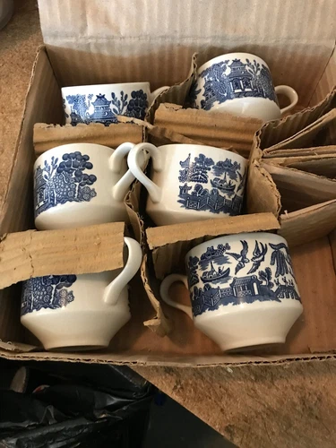 6 Vintage BLUE WILLOW COFFEE CUPS, IN BOX