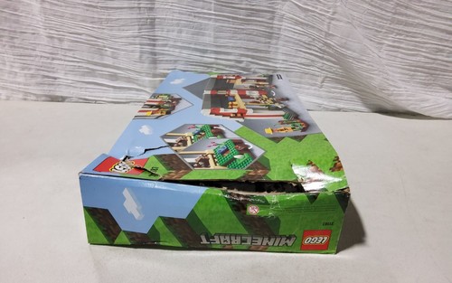 LEGO Minecraft: The Red Barn 799 Pieces 21187 - Picture 6 of 12