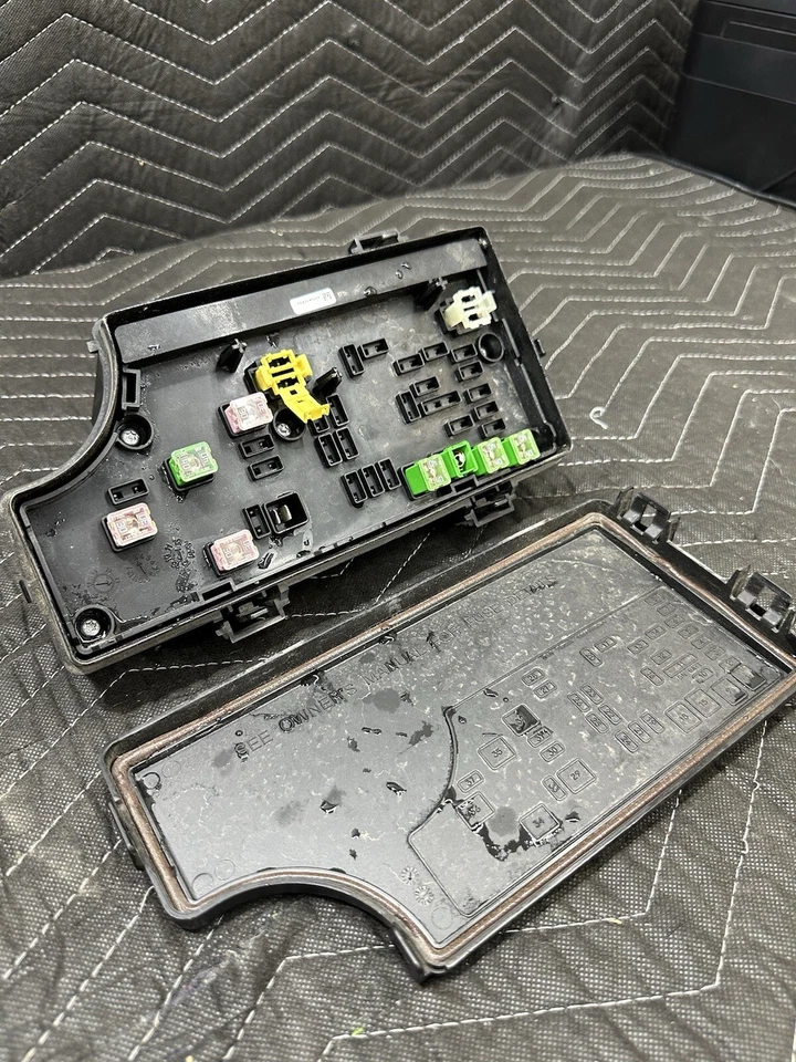 Модуль управления кузовом коробка предохранителей Dodge Avenger Chrysler 200 2011-2014 годов выпуска P04692346AE - Изображение 3 из 4