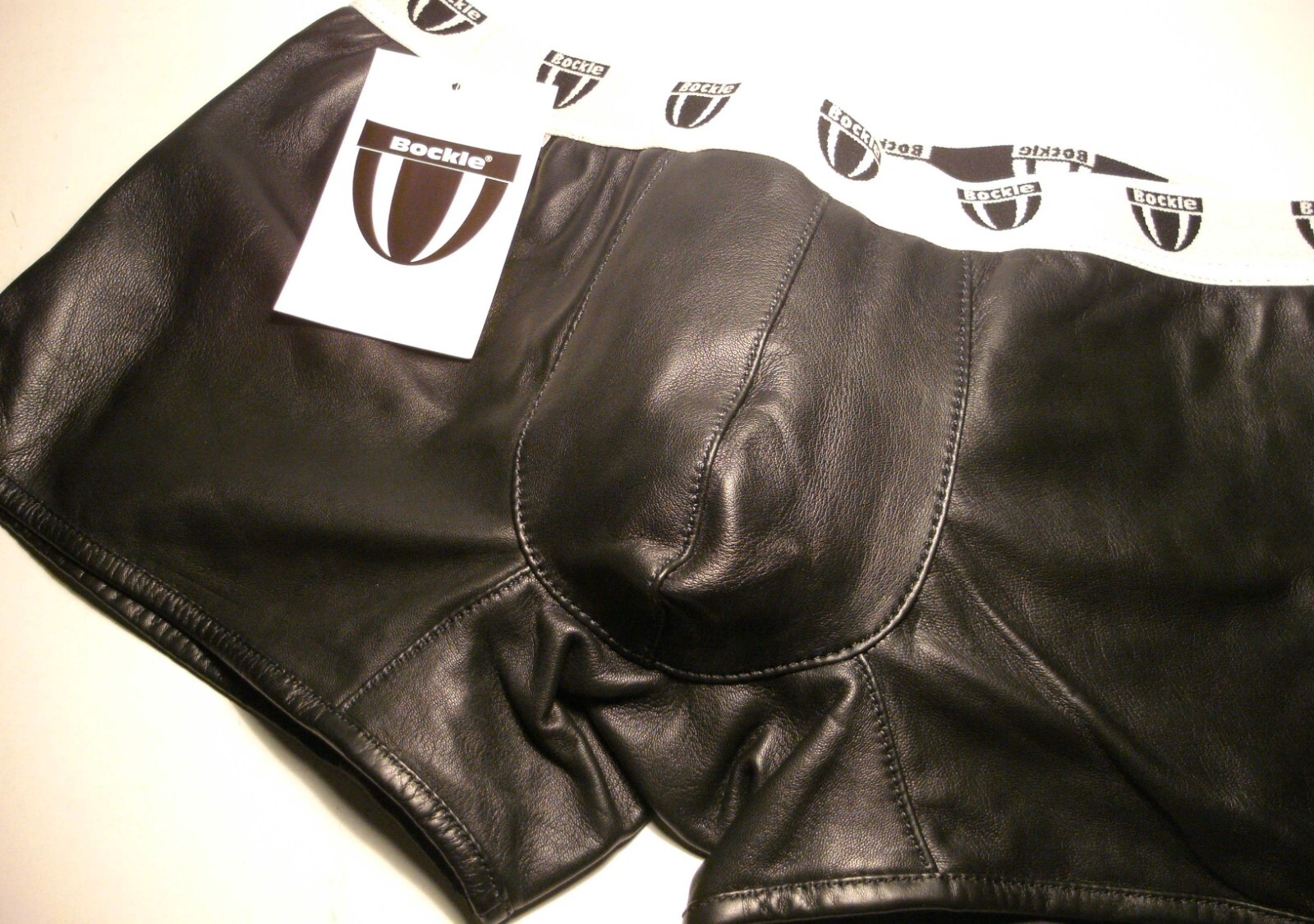 + NEU + BOCKLE LederBoxer Sports Gay White ECHTLeder Lamb sexy