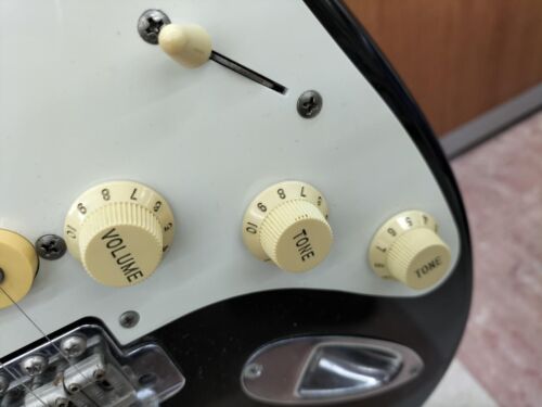 FENDER JAPAN ST-57 Stratocaster Type - Picture 2 of 11